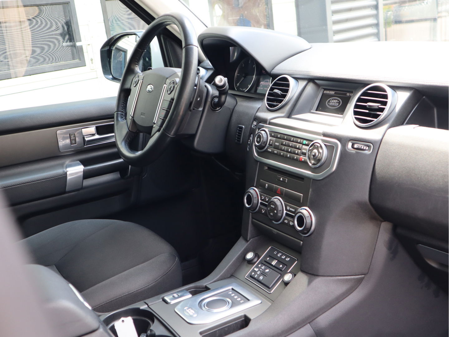 Land Rover Discovery 3.0 TD V6 Euro 6 - Grijs Kenteken - Cruise Controle - 3,5t KG Trekhaak