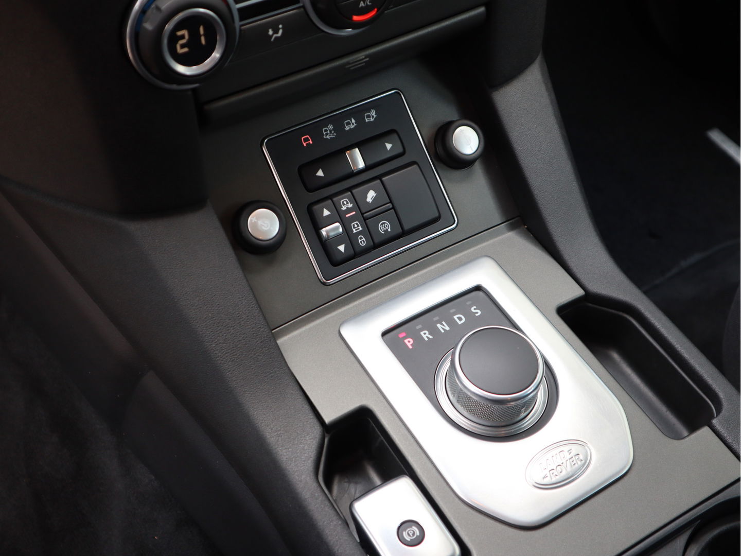 Land Rover Discovery 3.0 TD V6 Euro 6 - Grijs Kenteken - Cruise Controle - 3,5t KG Trekhaak