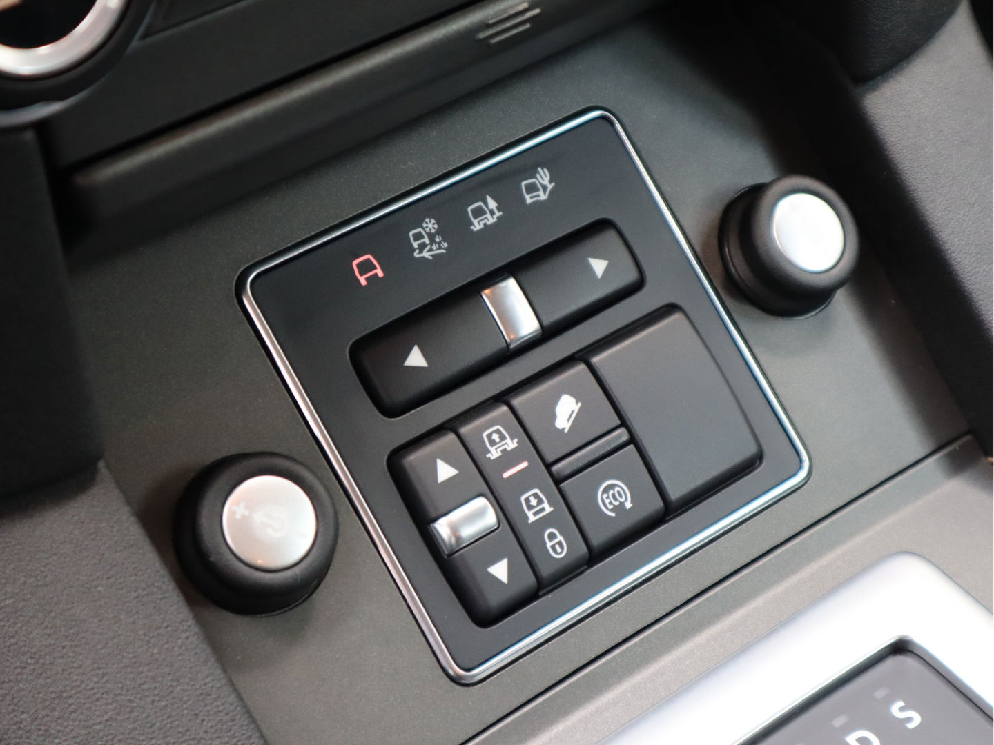 Land Rover Discovery 3.0 TD V6 Euro 6 - Grijs Kenteken - Cruise Controle - 3,5t KG Trekhaak