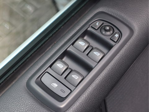 Land Rover Discovery 3.0 TD V6 Euro 6 - Grijs Kenteken - Cruise Controle - 3,5t KG Trekhaak