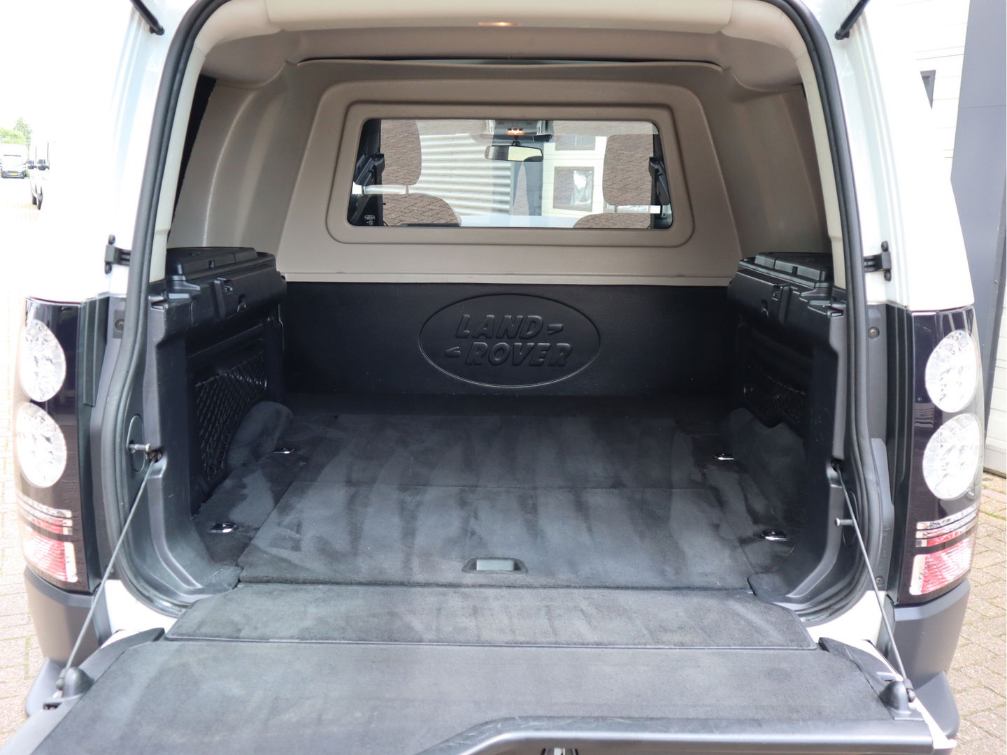 Land Rover Discovery 3.0 TD V6 Euro 6 - Grijs Kenteken - Cruise Controle - 3,5t KG Trekhaak