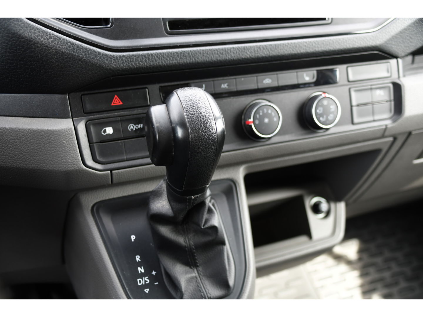 Volkswagen Crafter 35 2.0 TDI L3H3 Highline Camera, Cruise, LED, 177PK, Carplay, Automaat, Standkachel, Multimedia, Airco VERKOCHT...Gefeliciteerd Mack & Tos.