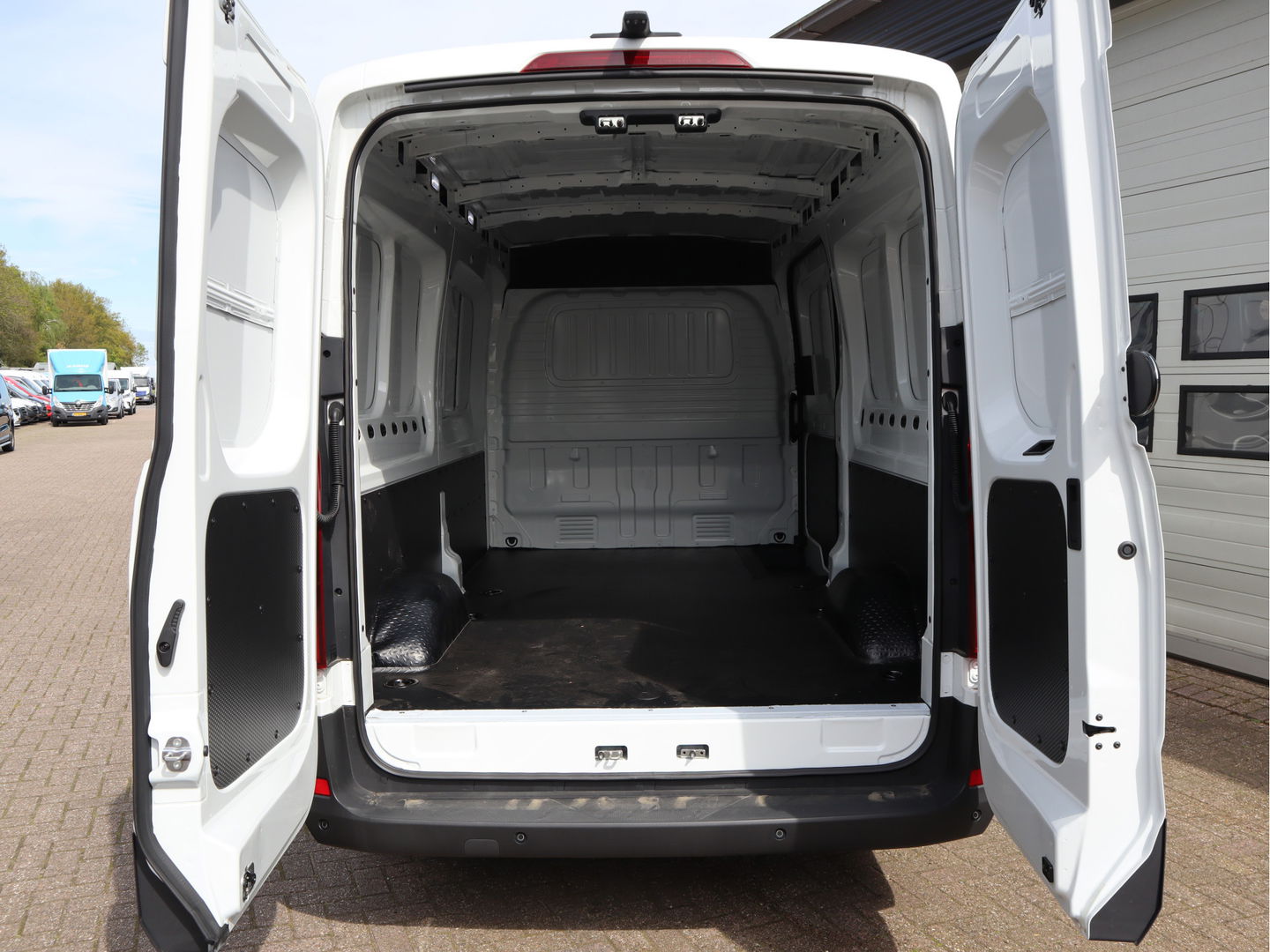 Maxus eDeliver 9 L3H2 89 kWh 204 pk - 1.500 kg Trekgewicht - 296 km WLPT - Camera