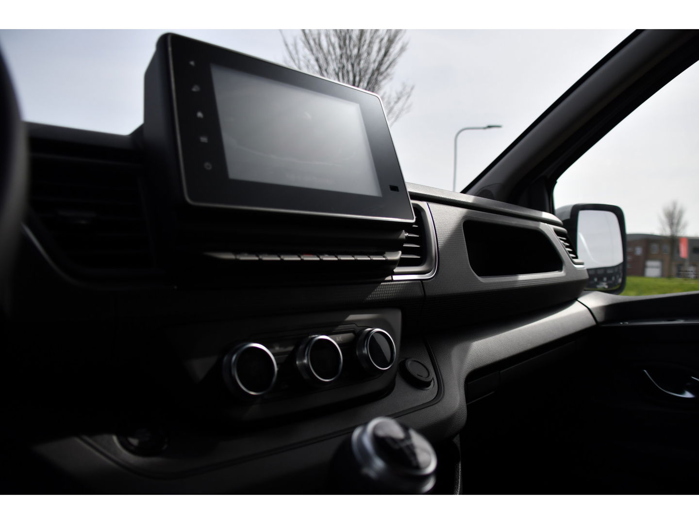 Renault Trafic 2.0 dCi 130 T30 L2H1 Luxe Black & White Edition Camera, Cruise, Carplay, LED, Clima, Multimedia, Trekhaak,