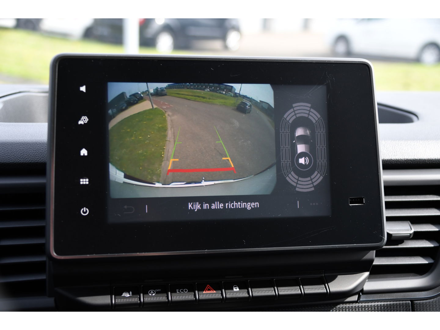Renault Trafic 2.0 dCi 130 T30 L2H1 Luxe Black & White Edition Camera, Cruise, Carplay, LED, Clima, Multimedia, Trekhaak,