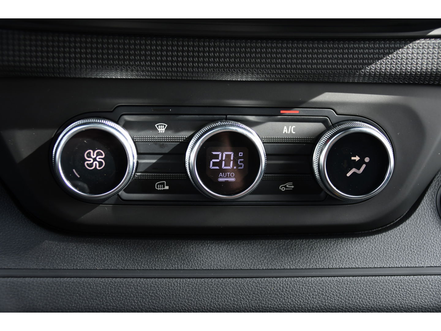 Renault Trafic 2.0 dCi 130 T30 L2H1 Luxe Black & White Edition Camera, Cruise, Carplay, LED, Clima, Multimedia, Trekhaak,