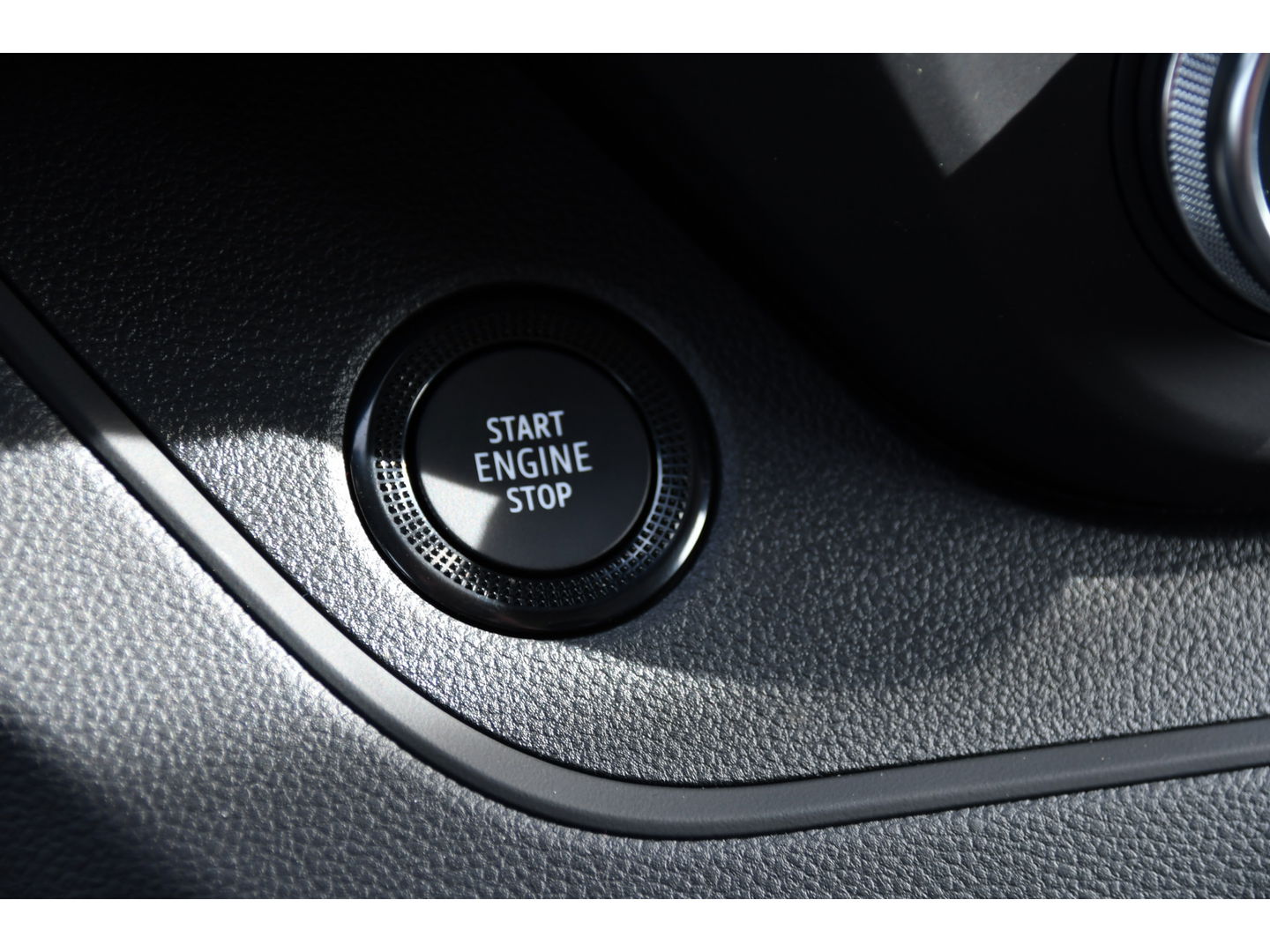 Renault Trafic 2.0 dCi 130 T30 L2H1 Luxe Black & White Edition Camera, Cruise, Carplay, LED, Clima, Multimedia, Trekhaak,