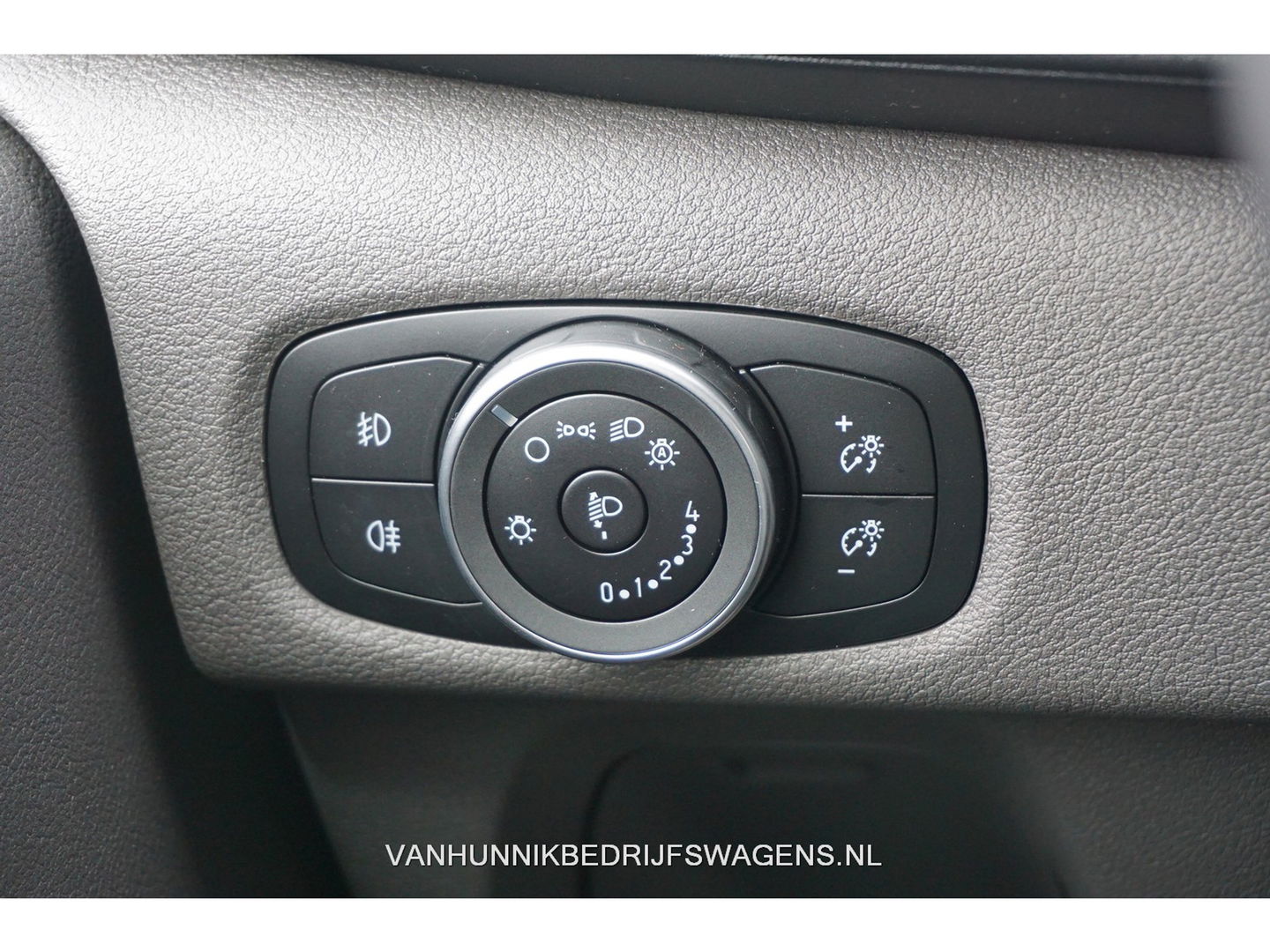 Ford Transit Custom 340L 130PK Trail Edition AUT BPM VRIJ!! Airco, Camera, Apple CP/Android A, 18" LM Velgen!! NR. 458