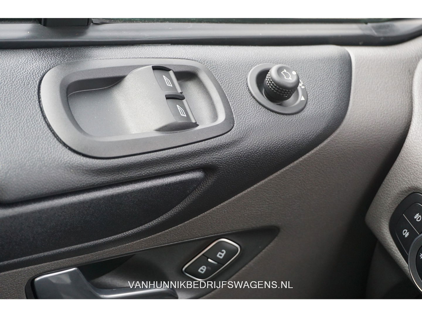 Ford Transit Custom 340L 130PK Trail Edition AUT BPM VRIJ!! Airco, Camera, Apple CP/Android A, 18" LM Velgen!! NR. 458