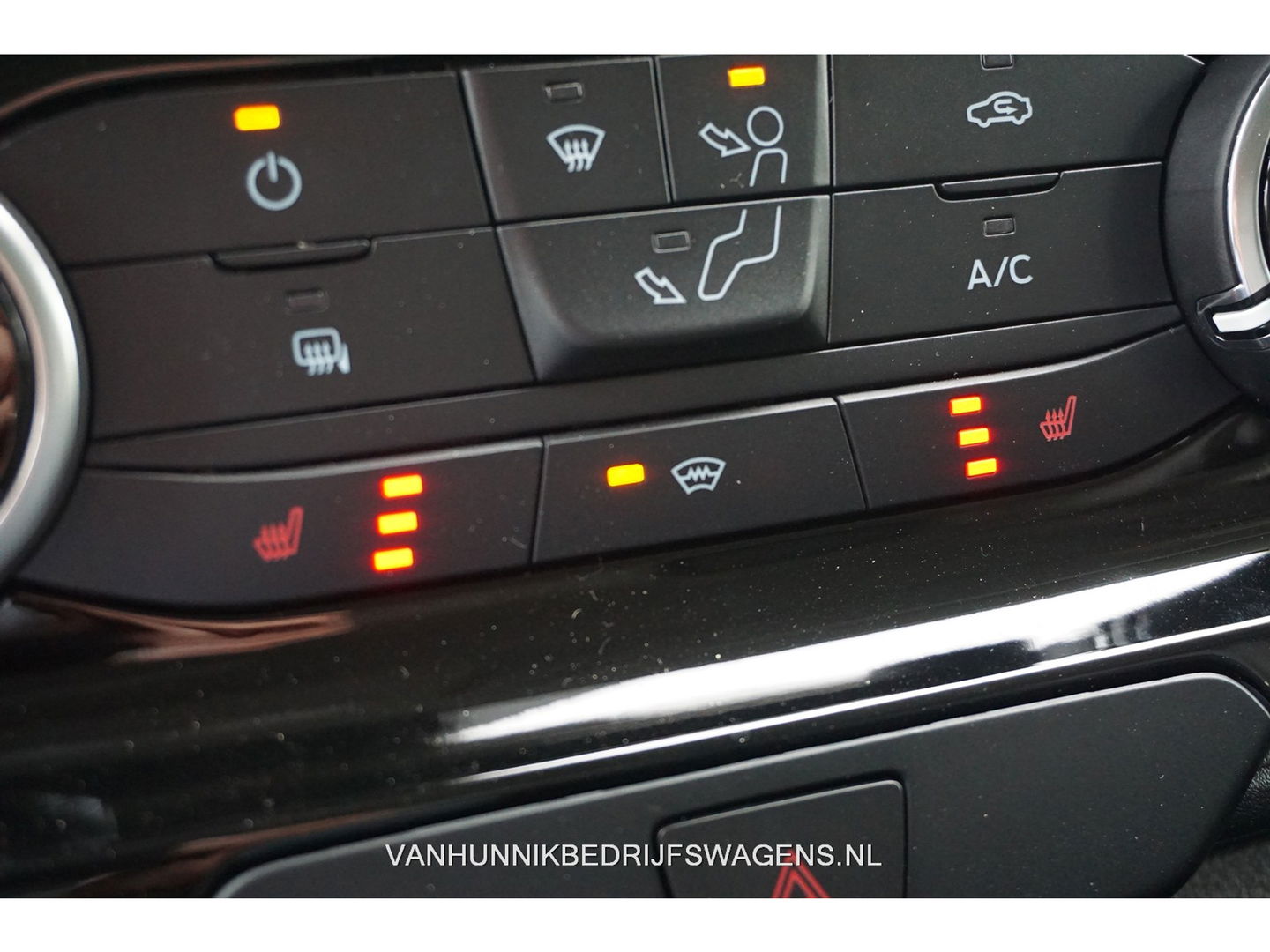 Ford Transit Custom 300L Active 130PK BPM VRIJ!! Airco, Apple CP/Android Auto / Camera, 17"LM!! NR. 396