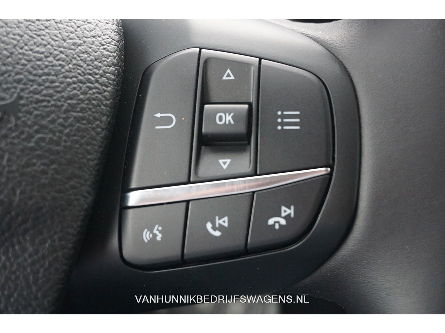 Ford Transit Custom 300L Active 130PK BPM VRIJ!! Airco, Apple CP/Android Auto / Camera, 17"LM!! NR. 396