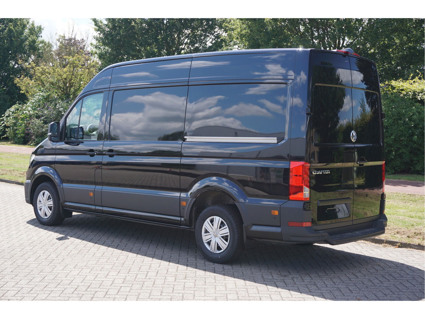 Volkswagen Crafter 35 177PK L3H3 AUT BPM VRIJ!! Navi, Camera, Gev. Stoel, Alarm, LED, 2x Schuifdeur!! NR. 960