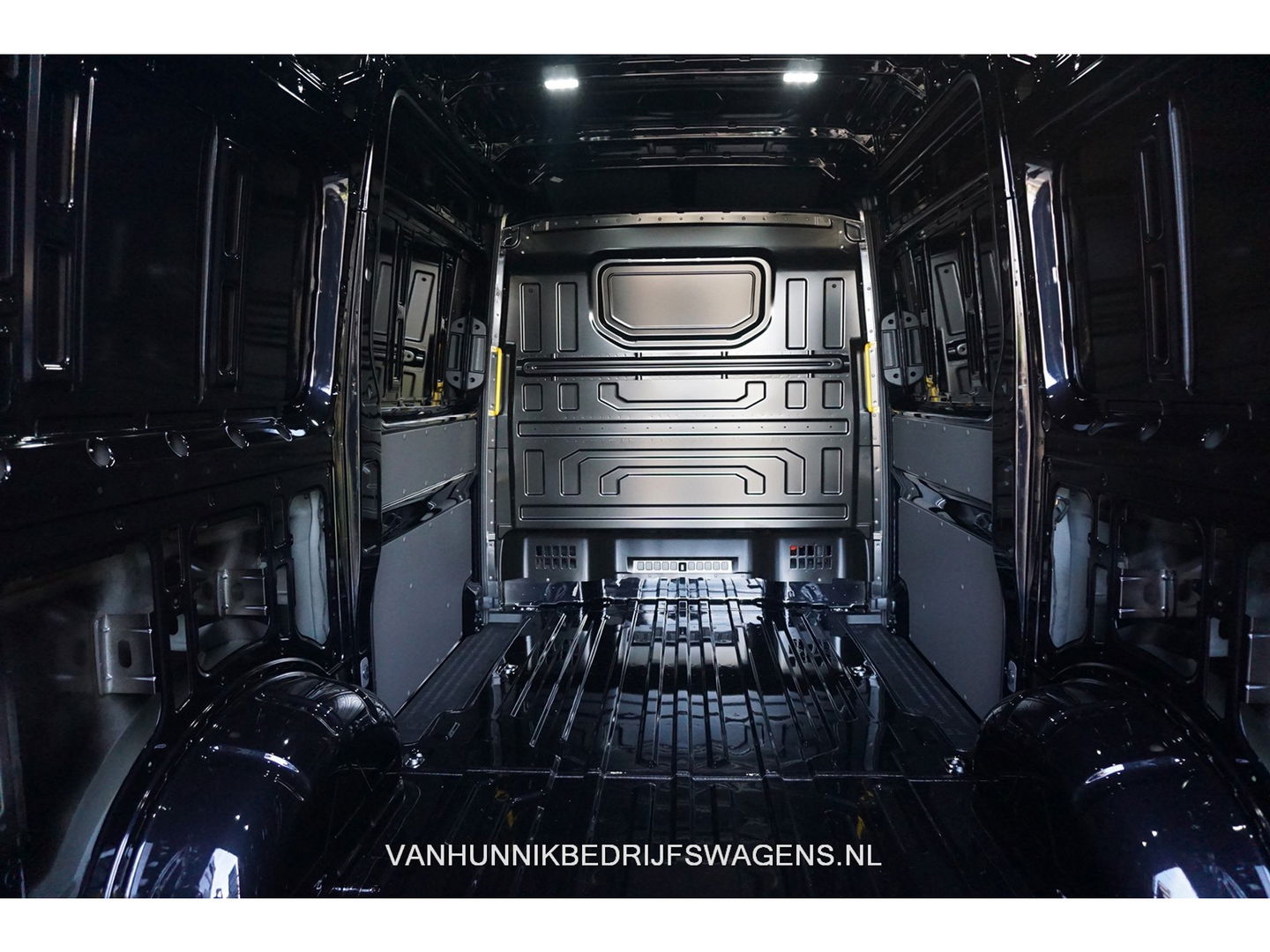 Volkswagen Crafter 35 177PK L3H3 AUT BPM VRIJ!! Navi, Camera, Gev. Stoel, Alarm, LED, 2x Schuifdeur!! NR. 960