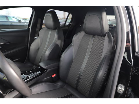 Peugeot 208 1.2 PureTech GT-Line Automaat Half Leder Virtual Cockpit Navigatie Camera Clima Carplay Android Bluetooth 17 inch LMV LED