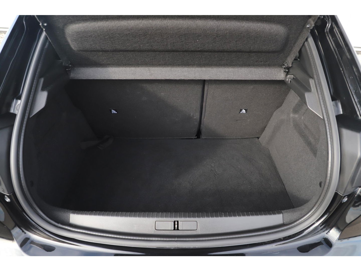 Peugeot 208 1.2 PureTech GT-Line Automaat Half Leder Virtual Cockpit Navigatie Camera Clima Carplay Android Bluetooth 17 inch LMV LED