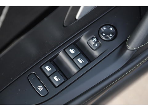 Peugeot 208 1.2 PureTech GT-Line Automaat Half Leder Virtual Cockpit Navigatie Camera Clima Carplay Android Bluetooth 17 inch LMV LED