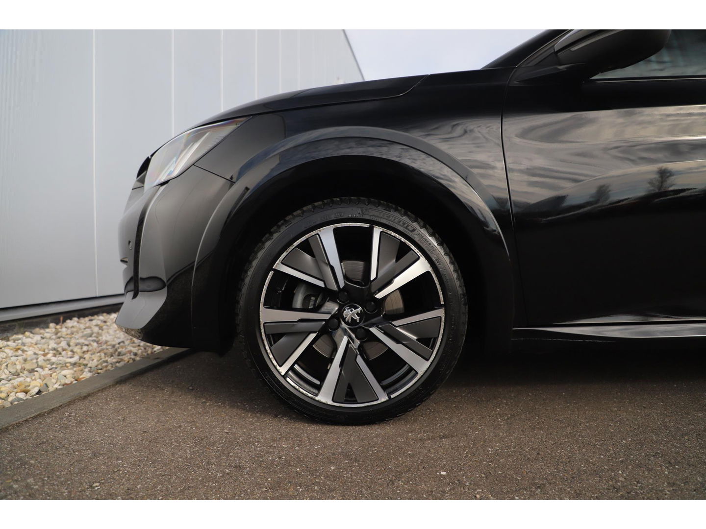 Peugeot 208 1.2 PureTech GT-Line Automaat Half Leder Virtual Cockpit Navigatie Camera Clima Carplay Android Bluetooth 17 inch LMV LED