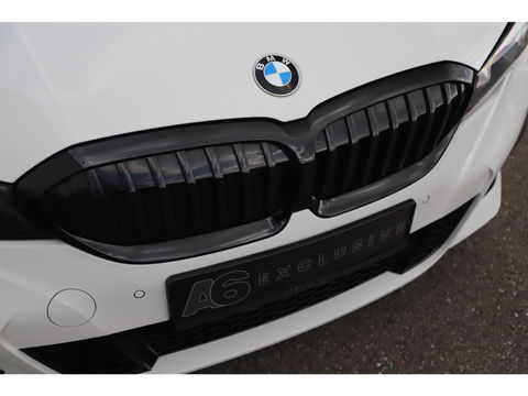 BMW 3 Serie 318i Executive Edition M Sport Automaat Black Optic Full LED Head Up Display Digital Cockpit Half Leder Sportstoelen Navigatie Carplay Bluetooth 19 inch M Velgen