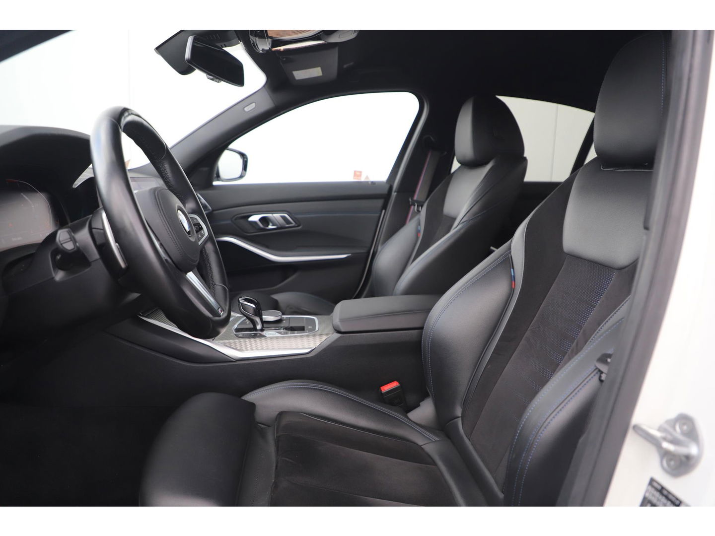 BMW 3 Serie 318i Executive Edition M Sport Automaat Black Optic Full LED Head Up Display Digital Cockpit Half Leder Sportstoelen Navigatie Carplay Bluetooth 19 inch M Velgen