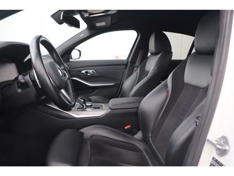 BMW 3 Serie 318i Executive Edition M Sport Automaat Black Optic Full LED Head Up Display Digital Cockpit Half Leder Sportstoelen Navigatie Carplay Bluetooth 19 inch M Velgen