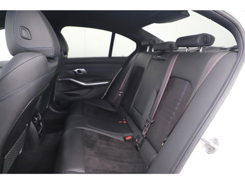 BMW 3 Serie 318i Executive Edition M Sport Automaat Black Optic Full LED Head Up Display Digital Cockpit Half Leder Sportstoelen Navigatie Carplay Bluetooth 19 inch M Velgen