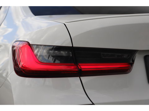 BMW 3 Serie 318i Executive Edition M Sport Automaat Black Optic Full LED Head Up Display Digital Cockpit Half Leder Sportstoelen Navigatie Carplay Bluetooth 19 inch M Velgen