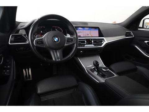 BMW 3 Serie 318i Executive Edition M Sport Automaat Black Optic Full LED Head Up Display Digital Cockpit Half Leder Sportstoelen Navigatie Carplay Bluetooth 19 inch M Velgen