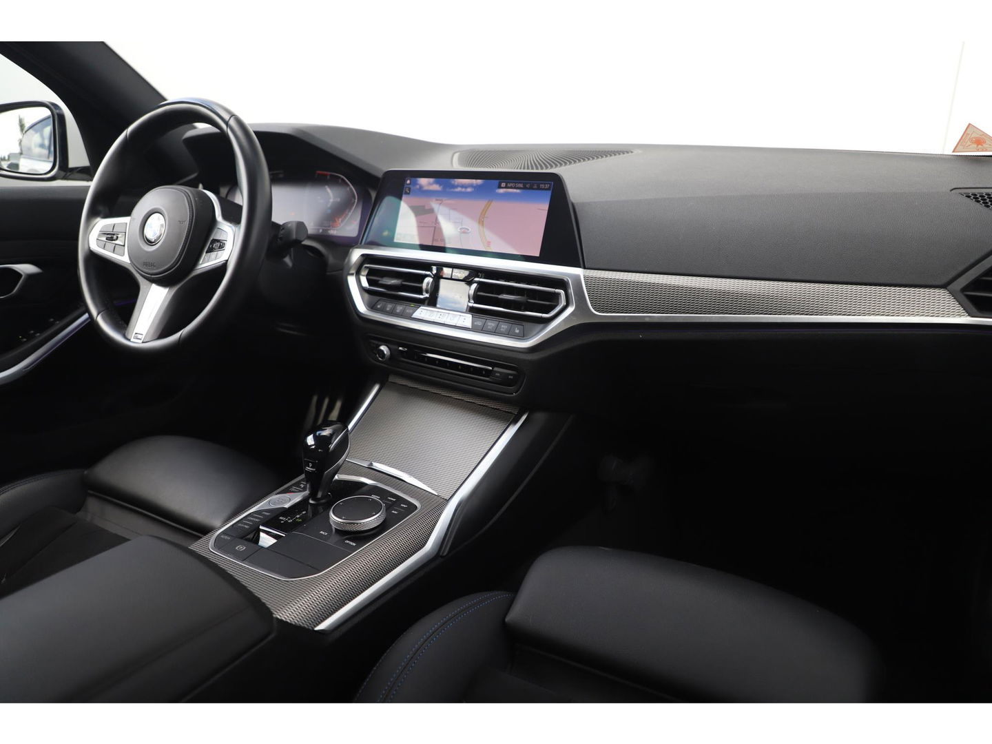 BMW 3 Serie 318i Executive Edition M Sport Automaat Black Optic Full LED Head Up Display Digital Cockpit Half Leder Sportstoelen Navigatie Carplay Bluetooth 19 inch M Velgen