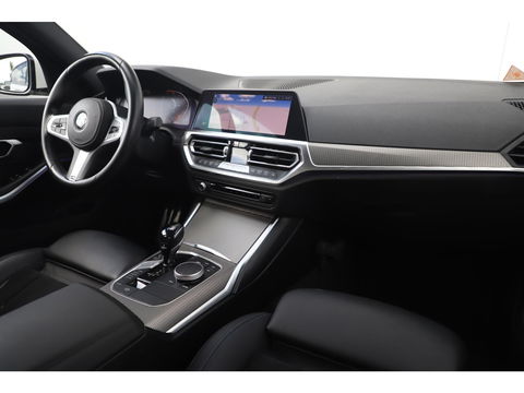 BMW 3 Serie 318i Executive Edition M Sport Automaat Black Optic Full LED Head Up Display Digital Cockpit Half Leder Sportstoelen Navigatie Carplay Bluetooth 19 inch M Velgen