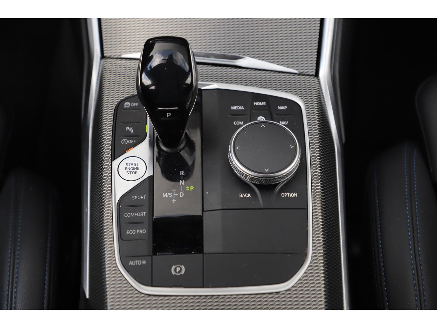 BMW 3 Serie 318i Executive Edition M Sport Automaat Black Optic Full LED Head Up Display Digital Cockpit Half Leder Sportstoelen Navigatie Carplay Bluetooth 19 inch M Velgen