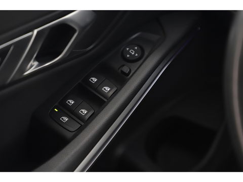 BMW 3 Serie 318i Executive Edition M Sport Automaat Black Optic Full LED Head Up Display Digital Cockpit Half Leder Sportstoelen Navigatie Carplay Bluetooth 19 inch M Velgen