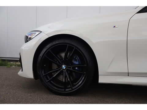 BMW 3 Serie 318i Executive Edition M Sport Automaat Black Optic Full LED Head Up Display Digital Cockpit Half Leder Sportstoelen Navigatie Carplay Bluetooth 19 inch M Velgen