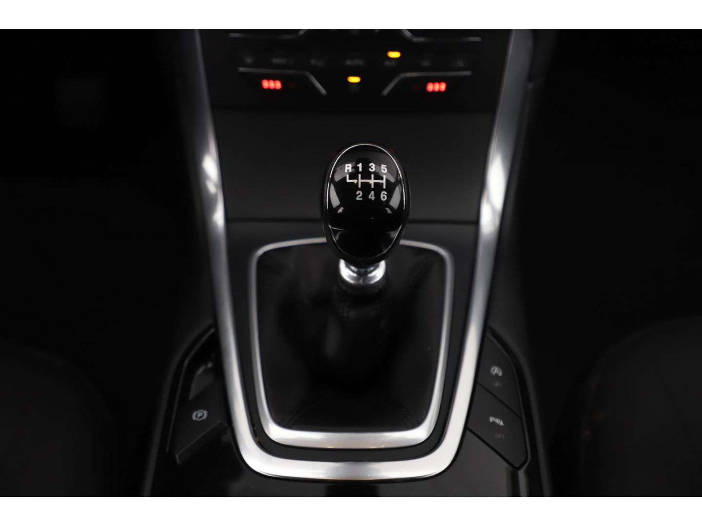 Ford Galaxy 1.5 Titanium 7 Persoons Navigatie Clima Cruise PDC Stoelverwarming Carplay Android