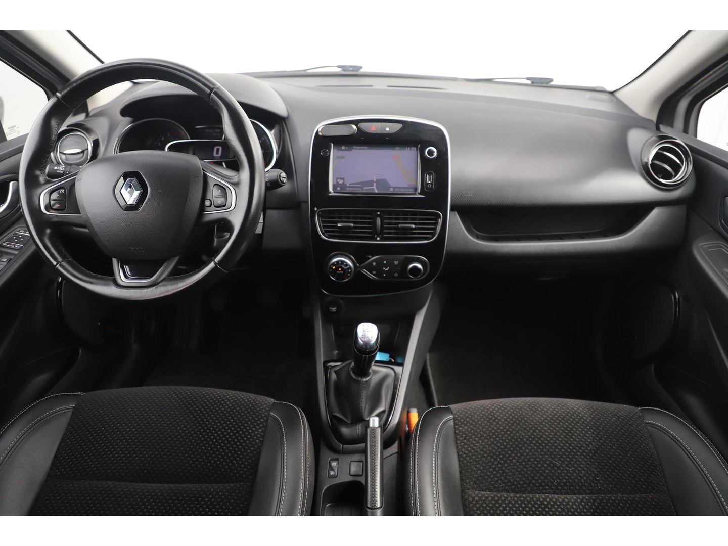 Renault Clio Estate 0.9 TCe Intens Trekhaak Keyless Navigatie Clima Cruise Achteruitrijcamera PDC Bluetooth Full LED