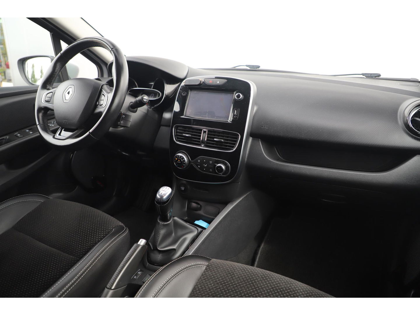 Renault Clio Estate 0.9 TCe Intens Trekhaak Keyless Navigatie Clima Cruise Achteruitrijcamera PDC Bluetooth Full LED