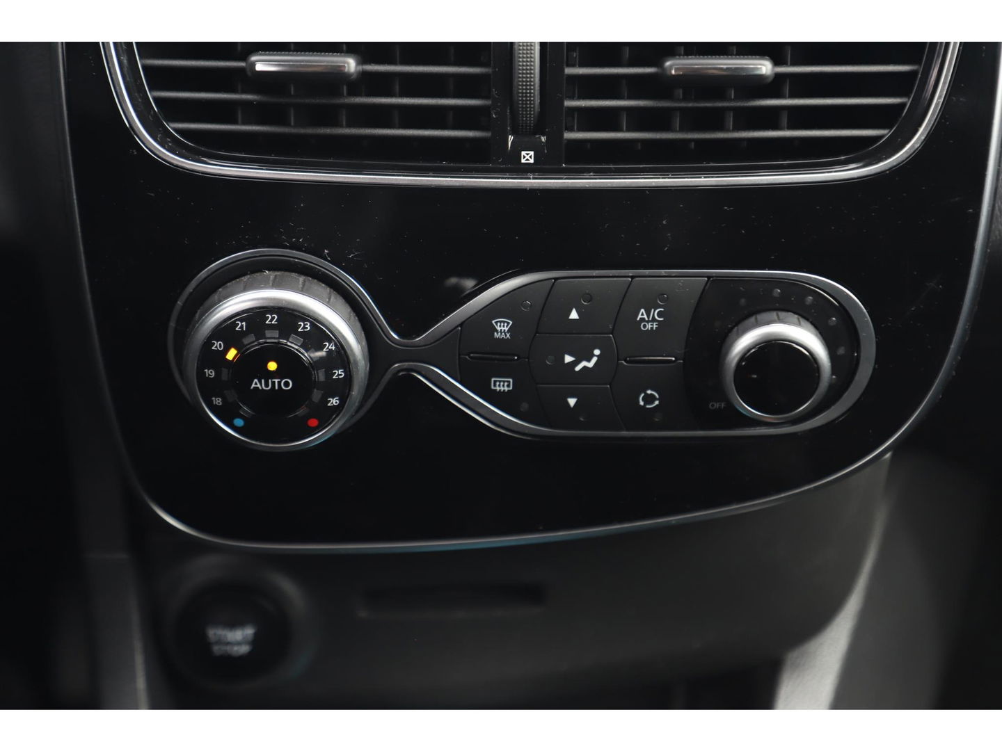 Renault Clio Estate 0.9 TCe Intens Trekhaak Keyless Navigatie Clima Cruise Achteruitrijcamera PDC Bluetooth Full LED