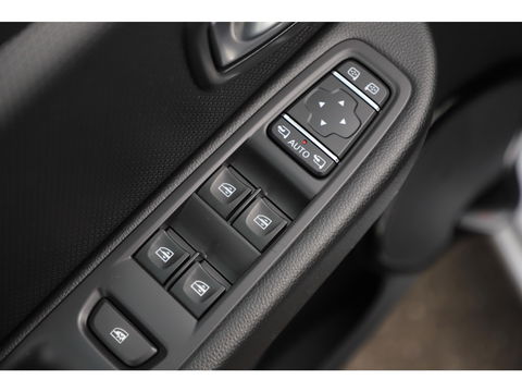 Renault Clio Estate 0.9 TCe Intens Trekhaak Keyless Navigatie Clima Cruise Achteruitrijcamera PDC Bluetooth Full LED