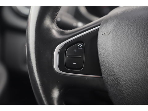 Renault Clio Estate 0.9 TCe Intens Trekhaak Keyless Navigatie Clima Cruise Achteruitrijcamera PDC Bluetooth Full LED