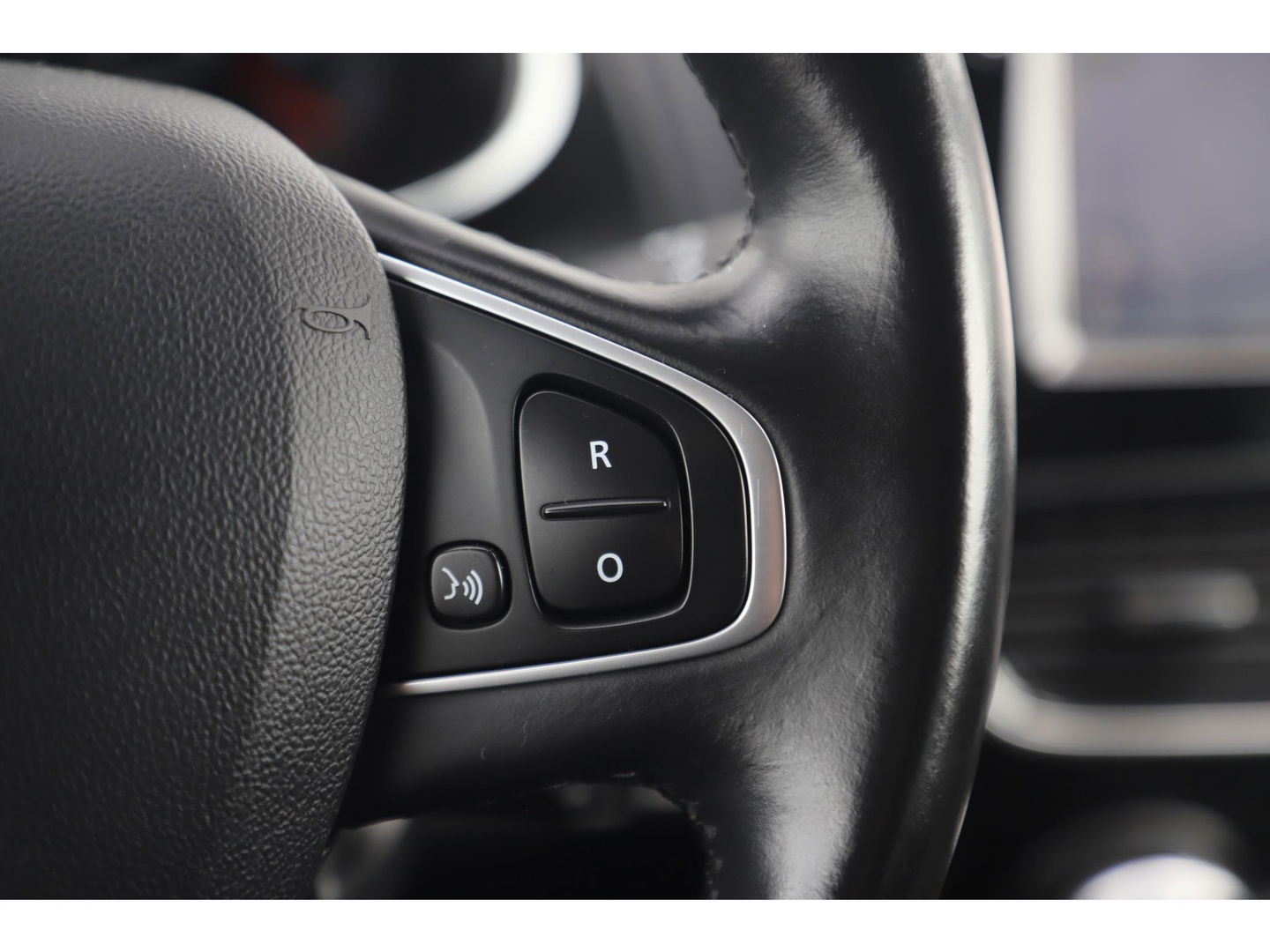 Renault Clio Estate 0.9 TCe Intens Trekhaak Keyless Navigatie Clima Cruise Achteruitrijcamera PDC Bluetooth Full LED