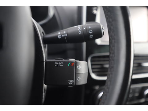 Renault Clio Estate 0.9 TCe Intens Trekhaak Keyless Navigatie Clima Cruise Achteruitrijcamera PDC Bluetooth Full LED