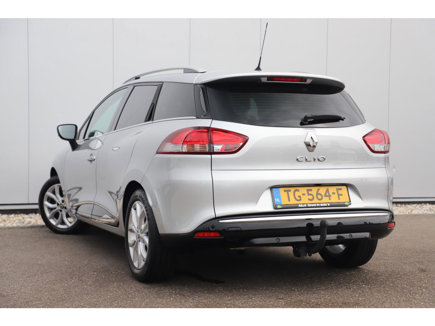 Renault Clio Estate 0.9 TCe Intens Trekhaak Keyless Navigatie Clima Cruise Achteruitrijcamera PDC Bluetooth Full LED