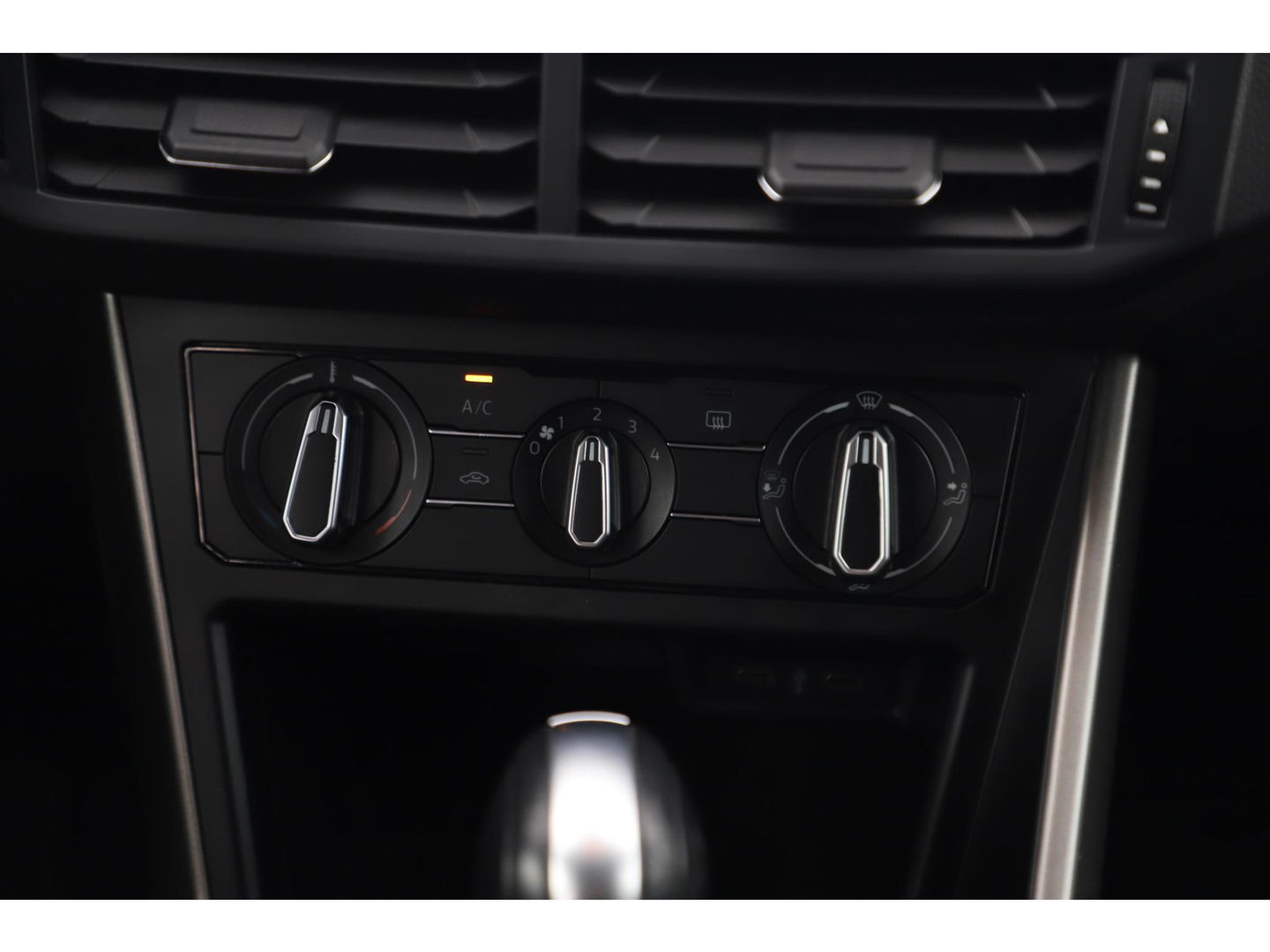 Volkswagen Polo 1.0 TSI R-Line Edition DSG Automaat 95PK Navigatie Carplay Android PDC Bluetooth Adaptive Cruise Airco LED 16 inch LMV