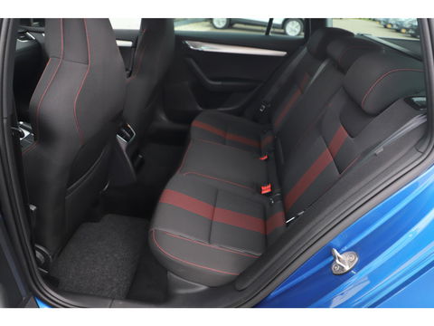 Škoda Octavia Combi 1.0 TSI Greentech Sport Business Trekhaak 116PK Sportstoelen Navigatie Clima 17 inch LMV Carplay Android Bluetooth PDC