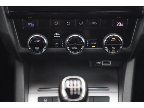 Škoda Octavia Combi 1.0 TSI Greentech Sport Business Trekhaak 116PK Sportstoelen Navigatie Clima 17 inch LMV Carplay Android Bluetooth PDC