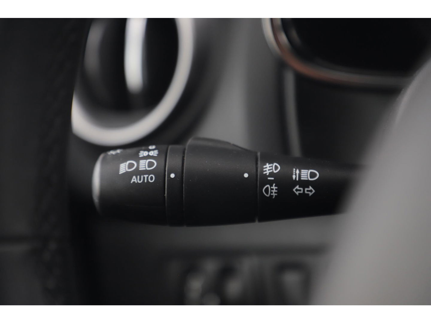 Renault Clio 0.9 TCe Intens Navigatie DAB+ Clima Cruise PDC Bluetooth LED 16 inch LMV