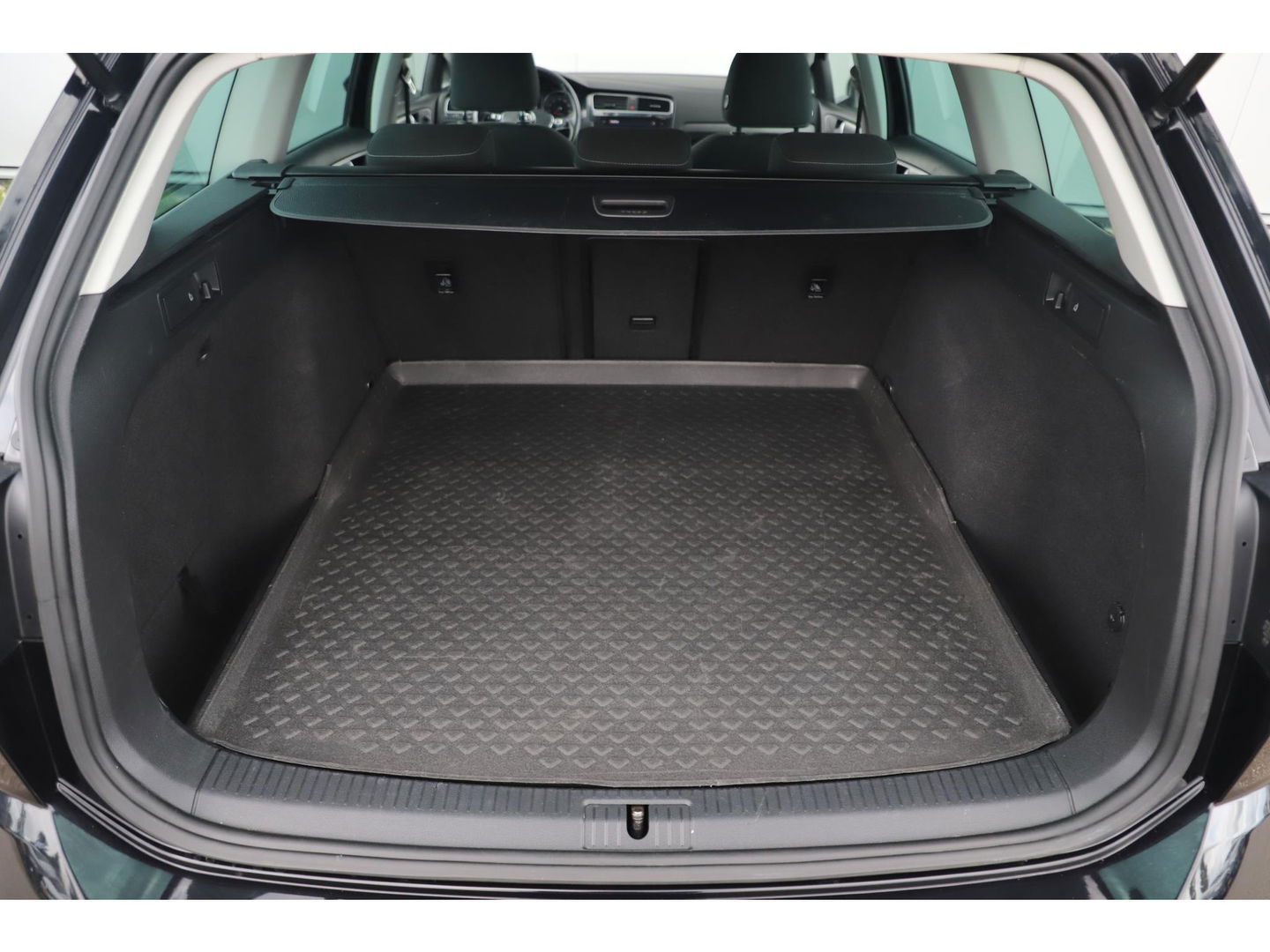 Volkswagen GOLF Variant 1.0 TSI Comfortline Business 116PK Ergocomfort Sportstoelen Navigatie Clima Adaptive Cruise Stoelverwarming Carplay Android Bluetooth PDC 17 inch LMV