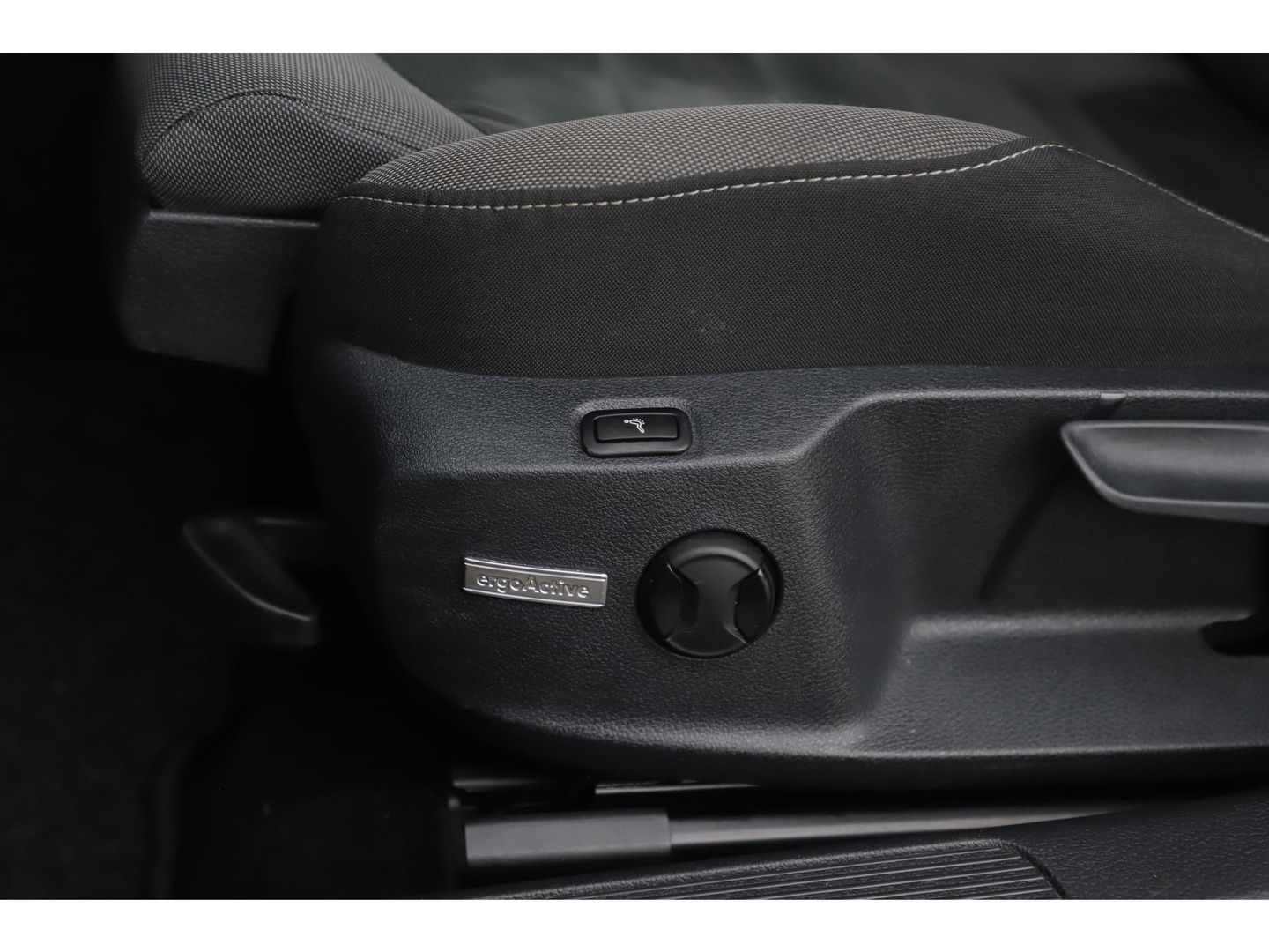 Volkswagen GOLF Variant 1.0 TSI Comfortline Business 116PK Ergocomfort Sportstoelen Navigatie Clima Adaptive Cruise Stoelverwarming Carplay Android Bluetooth PDC 17 inch LMV