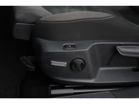Volkswagen GOLF Variant 1.0 TSI Comfortline Business 116PK Ergocomfort Sportstoelen Navigatie Clima Adaptive Cruise Stoelverwarming Carplay Android Bluetooth PDC 17 inch LMV