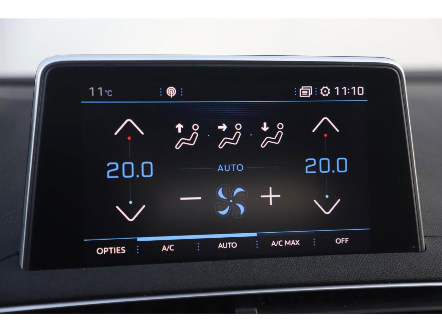 Peugeot 3008 1.6 e-THP Blue Lease Premium Automaat Navigatie Keyless Half Leder Cruise Lane Assist LMV Carplay Android Bluetooth