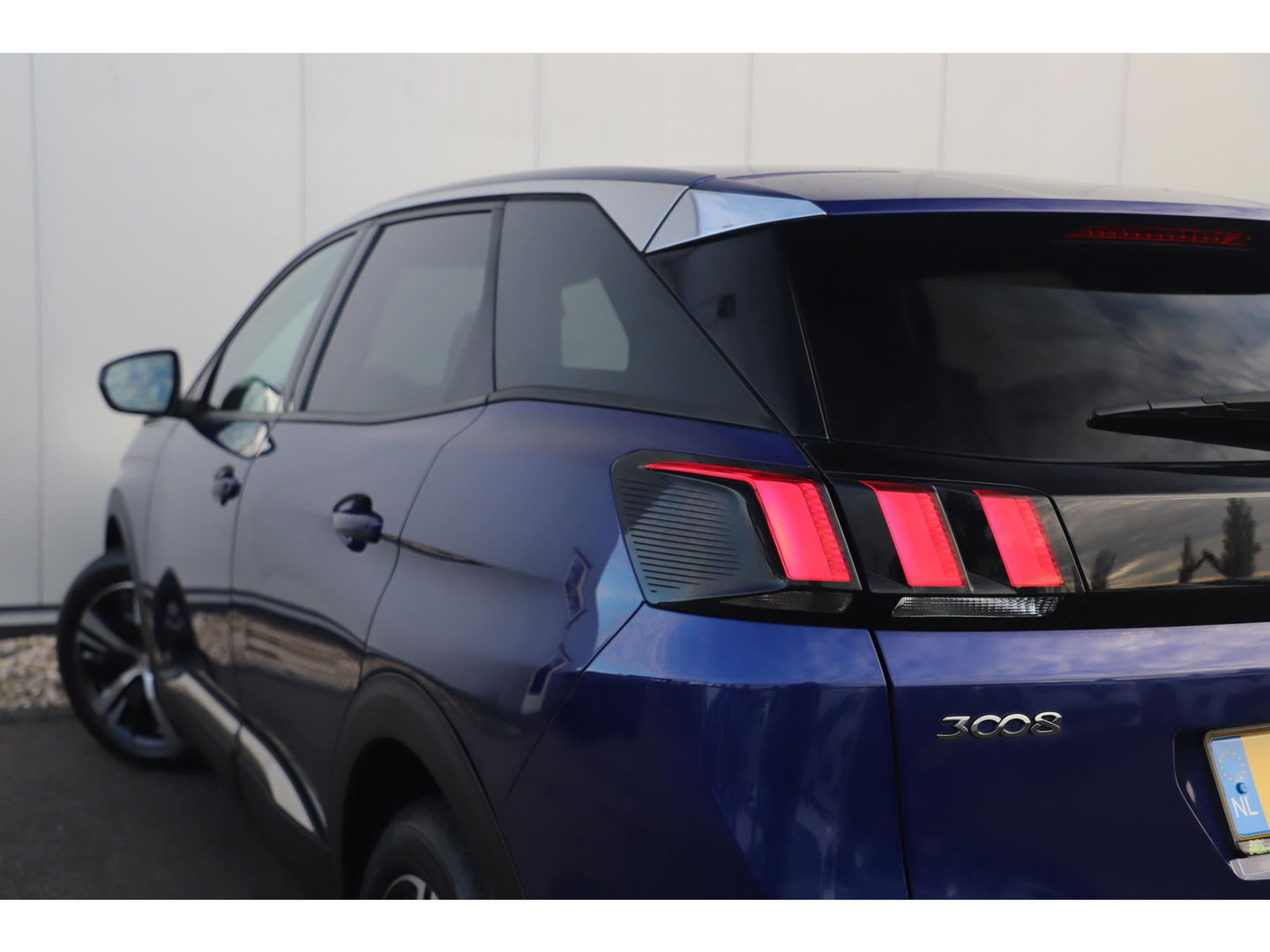 Peugeot 3008 1.6 e-THP Blue Lease Premium Automaat Navigatie Keyless Half Leder Cruise Lane Assist LMV Carplay Android Bluetooth